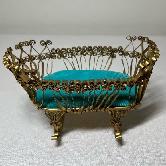 Vintage TRAMP ART QUILLING Doll Furniture
or pincushions. folk tin can ART - Picture 3 of 6